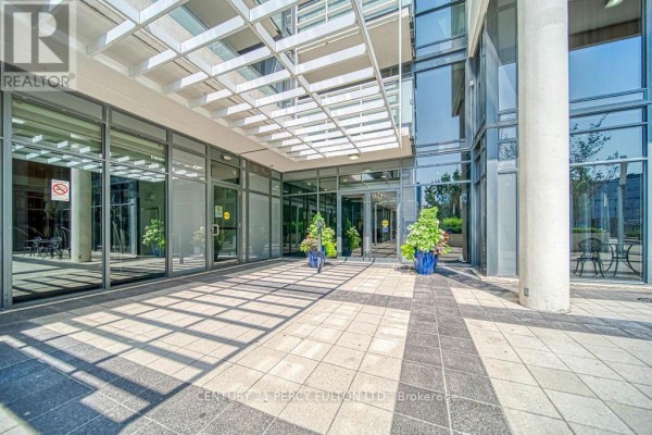 1107 - 400 Adelaide Street E, Toronto, ON M5A4S3 Photo 4