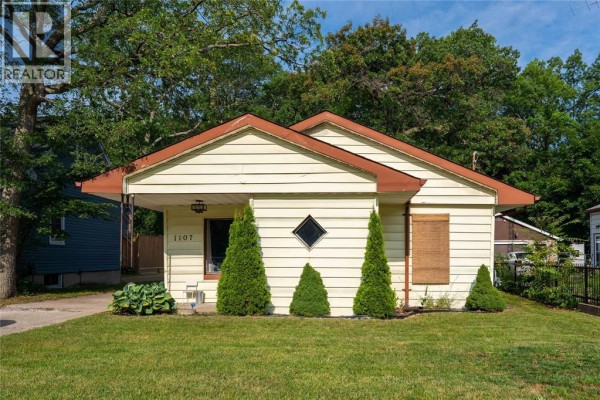 Enclosed porch - 1107 Colborne Road, Sarnia, ON N7V3K8 Photo 3