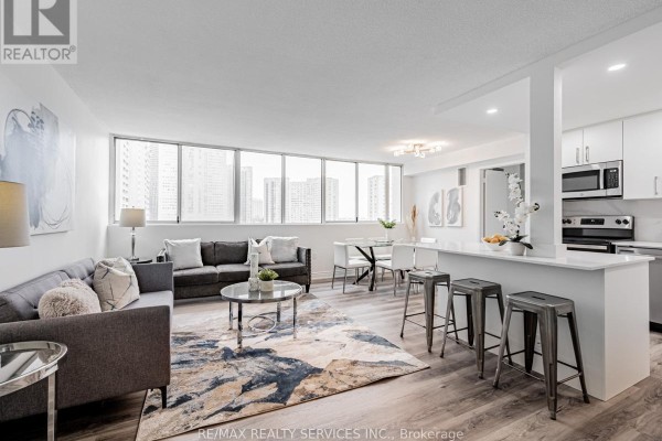 Living room - 1108 - 3590 Kaneff Crescent, Mississauga, ON L5A3X3 Photo 4