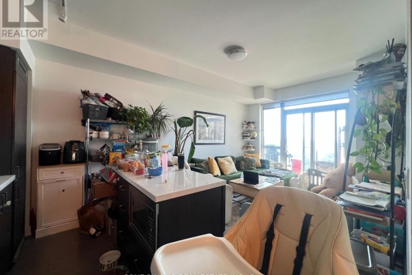 Kitchen - 1108 - 501 St Clair Avenue W, Toronto, ON M5P0A2 Photo 3
