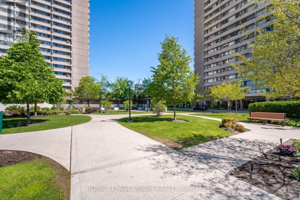 Living room - 1108 - 715 Don Mills Road, Toronto, ON M3C1S8 Photo 2