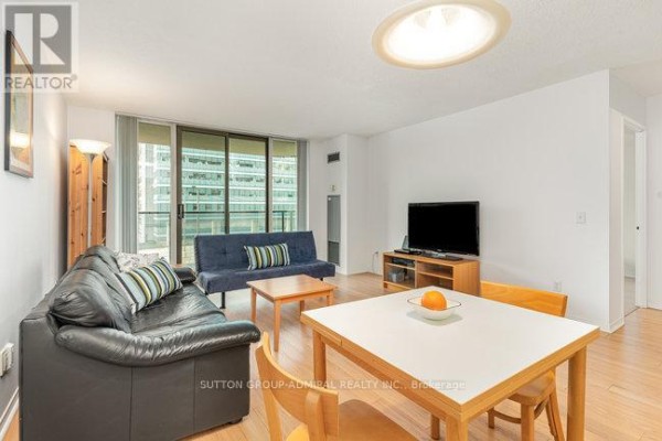 Primary Bedroom - 1108 - 750 Bay Street, Toronto, ON M5G1N6 Photo 4