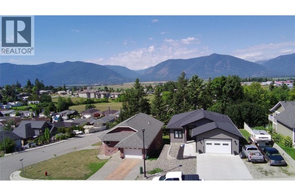 1108 12th Avenue N, Creston, BC V0B1G6 Photo 3
