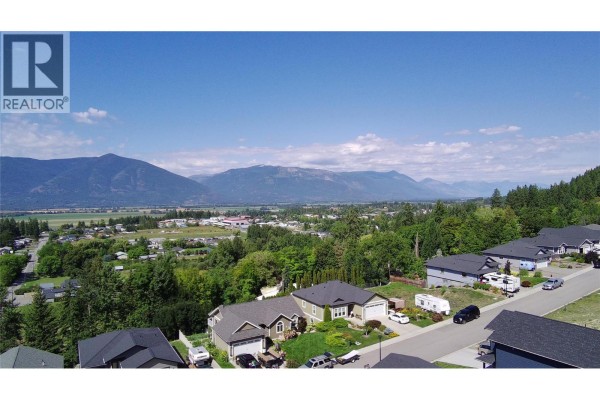 1108 12th Avenue N, Creston, BC V0B1G6 Photo 4