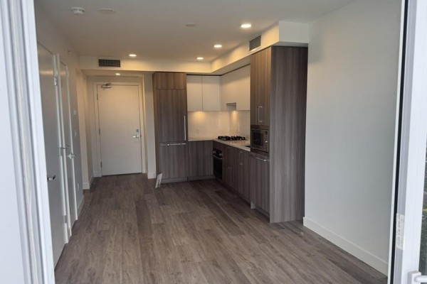 1108 9675 King George Boulevard, Surrey, BC V3T2V3 Photo 4