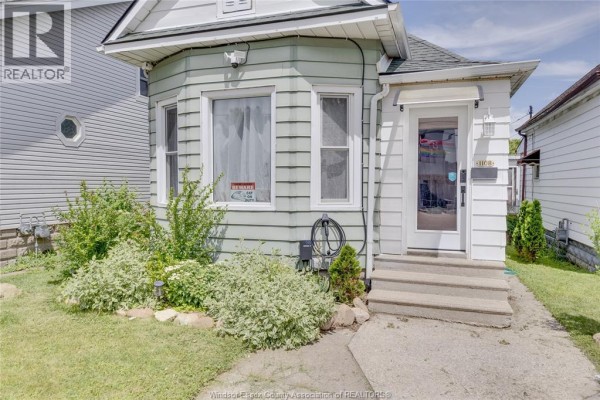 Kitchen - 1108 Assumption Street, Windsor, ON N9A3C4 Photo 3