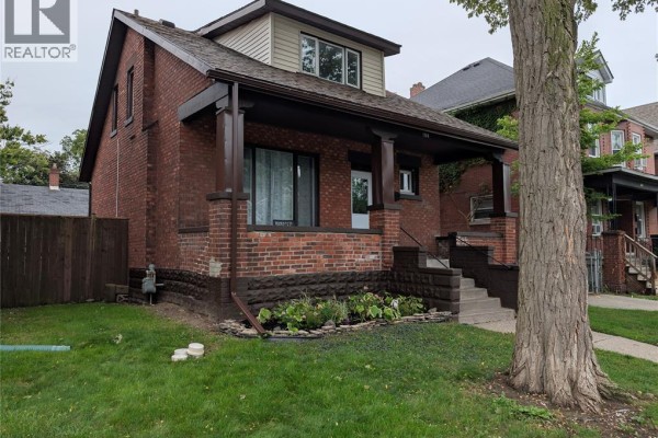 4pc Bathroom - 1108 Dougall Avenue, Windsor, ON N9R4R7 Photo 2