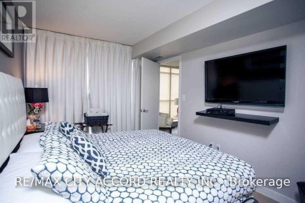 Bedroom - 1109 - 10 Capreol Court, Toronto, ON M5V4B3 Photo 4