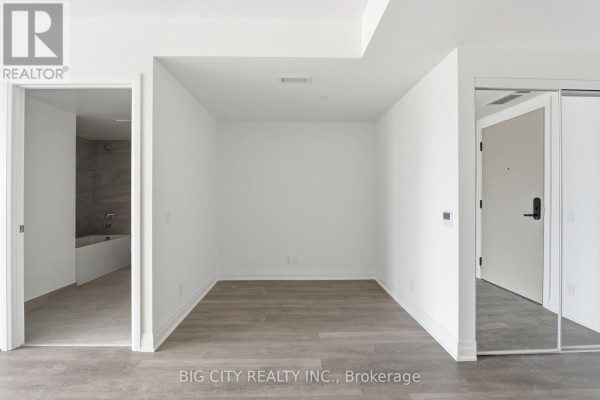 1109 - 25 Frederick Todd Way, Toronto, ON M4G0E8 Photo 5
