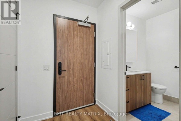 Bathroom - 1109 - 360 Laurier Avenue, Ottawa, ON K1P1C8 Photo 4