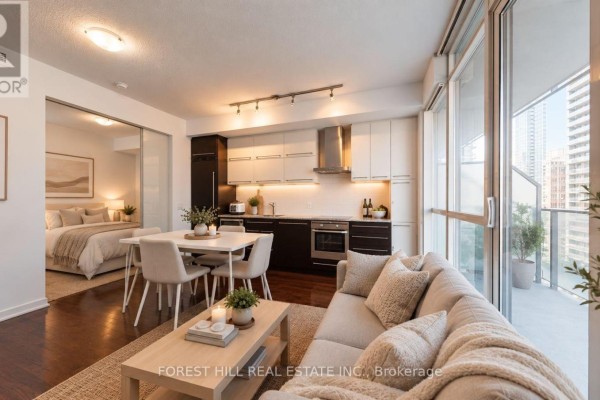1109 - 770 Bay Street, Toronto, ON M5G0A6 Photo 5
