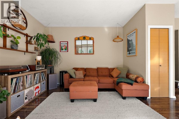 Primary Bedroom - 1109 Caledonia Ave, Victoria, BC V8T1E9 Photo 4