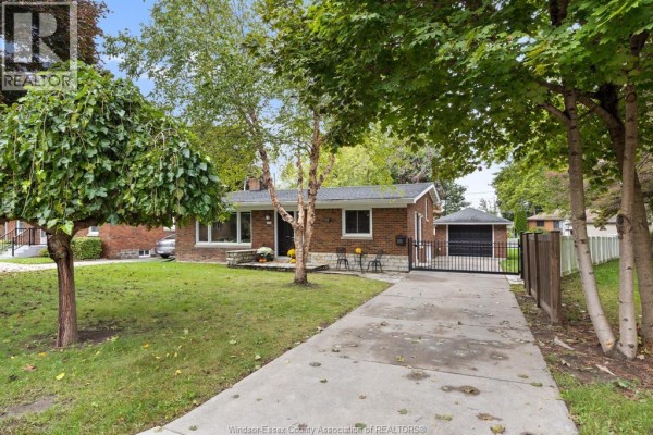 1109 Parkview Avenue, Windsor