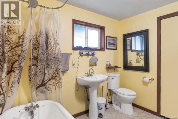 11090 Chemainus Rd, Saltair, BC, photo 2