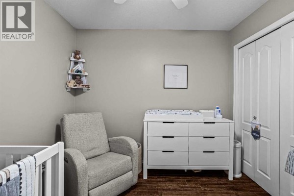 Bedroom - 111, 300 Palliser Lane, Canmore, AB T1W0H5 Photo 5