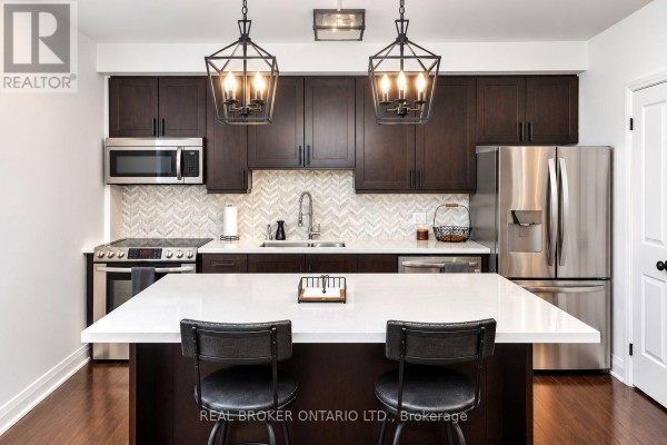 Dining room - 111 - 12 Woodstream Boulevard, Vaughan, ON L4L8C3 Photo 2