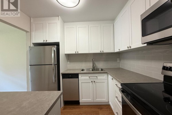 111 - 158 Fitch Street, Welland, ON L3C4V6 Photo 2