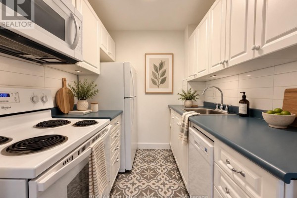 111 - 28 Upper Canada Drive, Toronto, ON M2P1R9 Photo 5