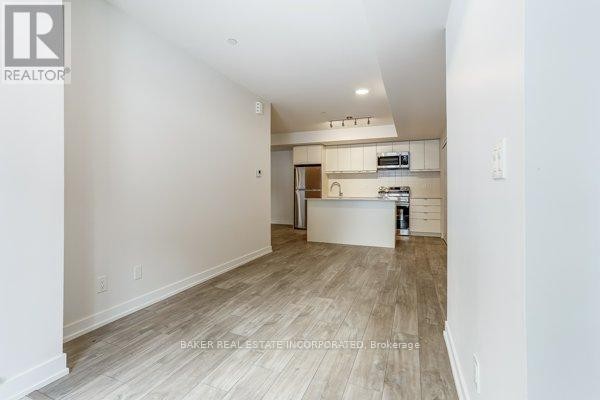 Living room - 111 - 39 Farmstead Road, Toronto, ON M2L2X2 Photo 2