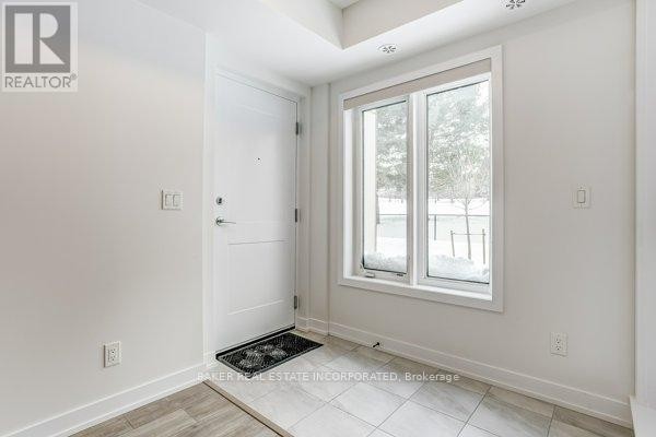 Kitchen - 111 - 39 Farmstead Road, Toronto, ON M2L2X2 Photo 3