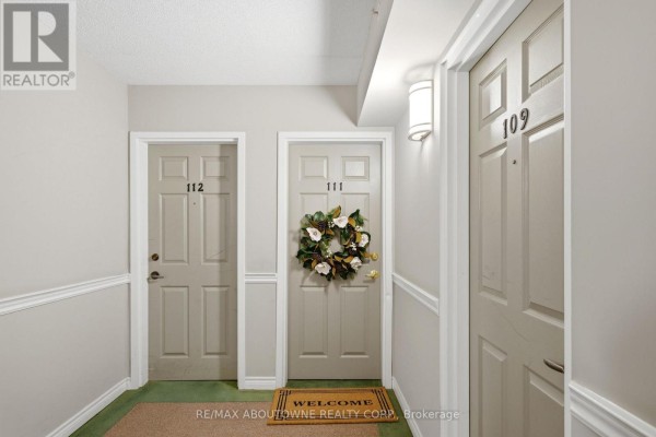 Bedroom 2 - 111 - 4015 Kilmer Drive, Burlington, ON L7M4M4 Photo 5