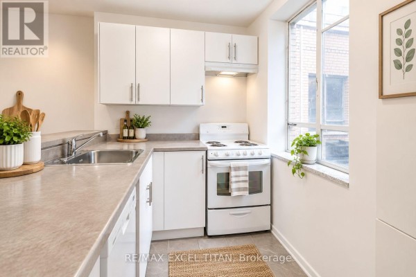 111 - 77 Erskine Avenue, Toronto, ON M4P1Y5 Photo 5