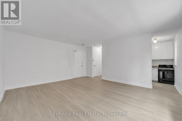 111 - 896 Eglinton Avenue E, Toronto, ON M4G2L2 Photo 2