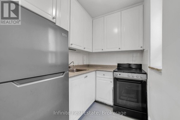 111 - 896 Eglinton Avenue E, Toronto, ON M4G2L2 Photo 3