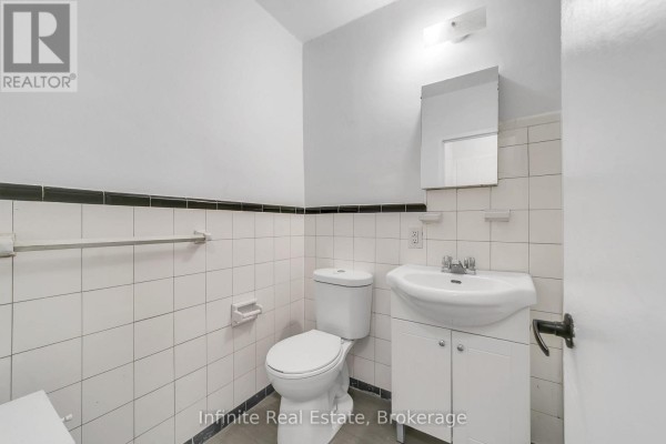 111 - 896 Eglinton Avenue E, Toronto, ON M4G2L2 Photo 4