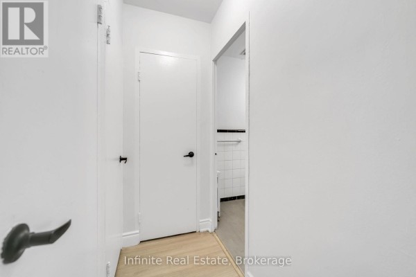 111 - 896 Eglinton Avenue E, Toronto, ON M4G2L2 Photo 5