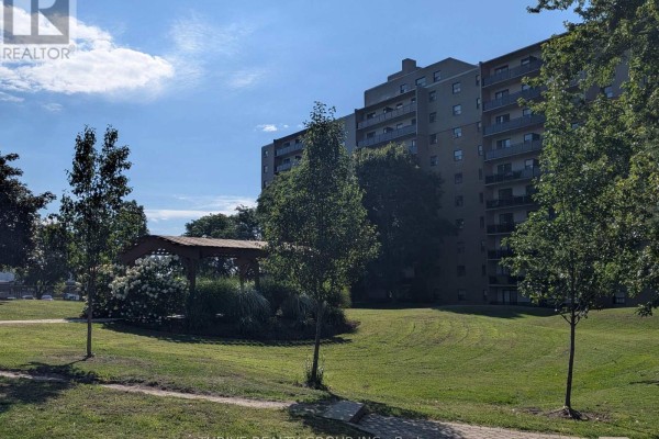 111 - 931 Wonderland Road S, London South, ON N6K2X6 Photo 2