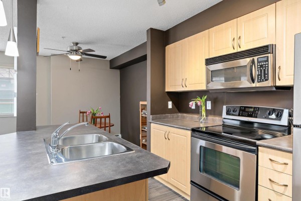 Kitchen - #111 11445 Ellerslie Rd Sw, Edmonton, AB T6W1T1 Photo 3