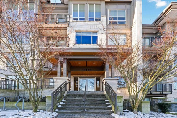 111 13468 King George Boulevard, Surrey, BC V3T0B5 Photo 2