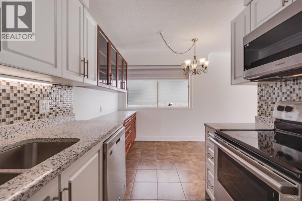 111 235 E 13th Street, North Vancouver, BC V7L2L6 Photo 2