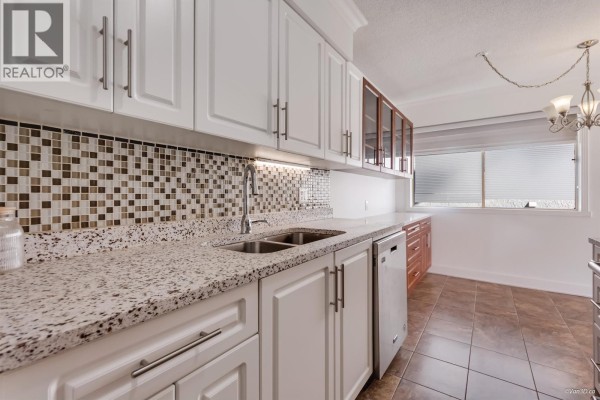 111 235 E 13th Street, North Vancouver, BC V7L2L6 Photo 3