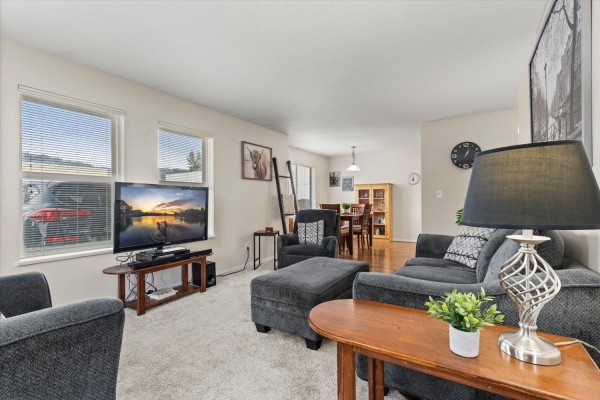Living room - 111 45702 Watson Road, Garrison Crossing, Chilliwack, BC V2R3E6 Photo 5