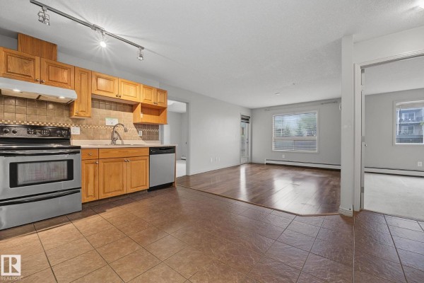 #111 5005 165 Av Nw, Edmonton, AB, photo 3