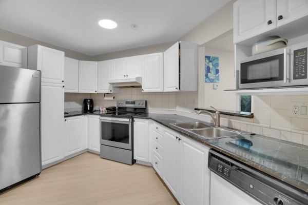 111 7171 121 Street, Surrey, BC V3W1G9 Photo 4