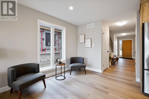Primary Bedroom - 111 Addison Avenue, Lucan Biddulph, ON N0M2J0 Photo 5