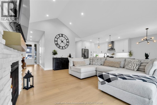 Recreation room - 111 Bloomington Way, Chatham, ON N7L0H2 Photo 3