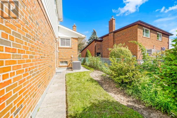 111 Briarscross Boulevard, Toronto, ON M1S3K6 Photo 3