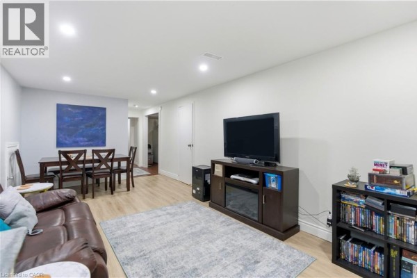 4pc Bathroom - 111 Britten Close Unit# Bsmt, Hamilton, ON L9C4K1 Photo 4
