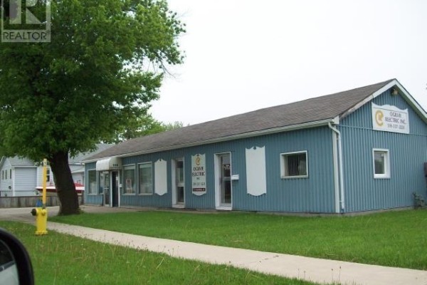 111 Campbell Street, Sarnia, ON, photo 3