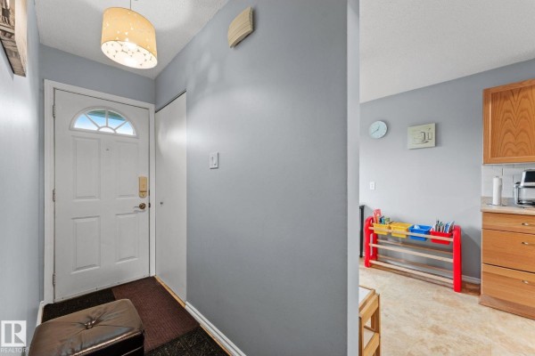 Primary Bedroom - 111 Cornell Co Nw, Edmonton, AB T5C3C3 Photo 4