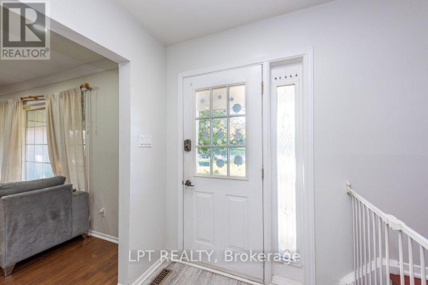 Kitchen - 111 Dearbourne Boulevard, Brampton, ON L6T1J8 Photo 2