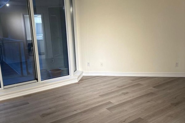 111 Elizabeth Street, Toronto, ON M5G1P7 Photo 2