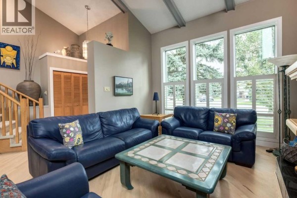 Family room - 111 Hawksbrow Drive Nw, Calgary, AB T3G3B5 Photo 4