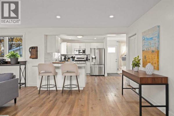Kitchen - 111 Lynnview Crescent Se, Calgary, AB T2C1T8 Photo 3