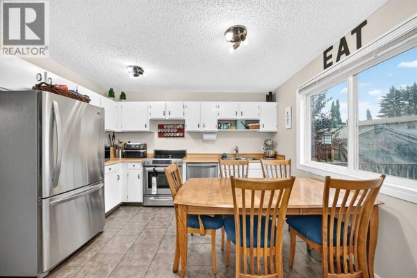 2pc Bathroom - 111 Midbend Place Se, Calgary, AB T2X2J7 Photo 5