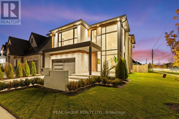 Modern home with vineyard backdrop - 111 Millpond Road Niagara On The Lake
